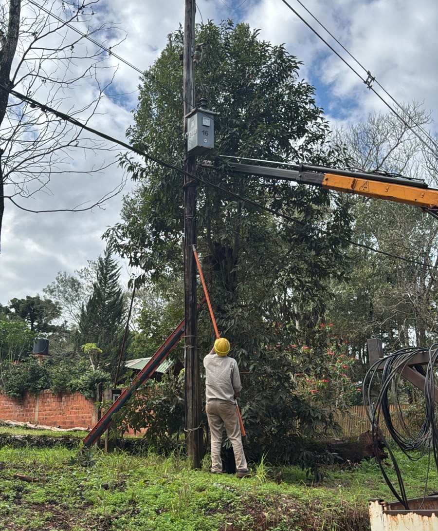 Tras varias horas de trabajo restablecieron el suministro de energía eléctrica en las 2.000 Hectáreas
