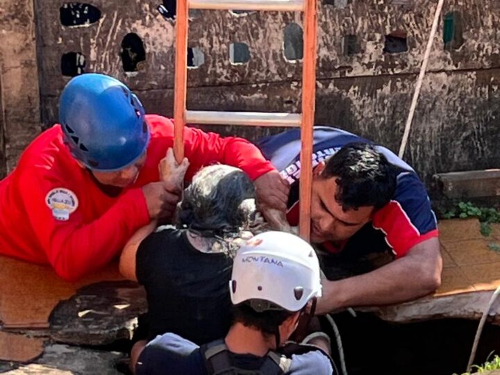 Colgaba la ropa en el patio, el piso cedió y terminó en un pozo de 10 metros de profundidad