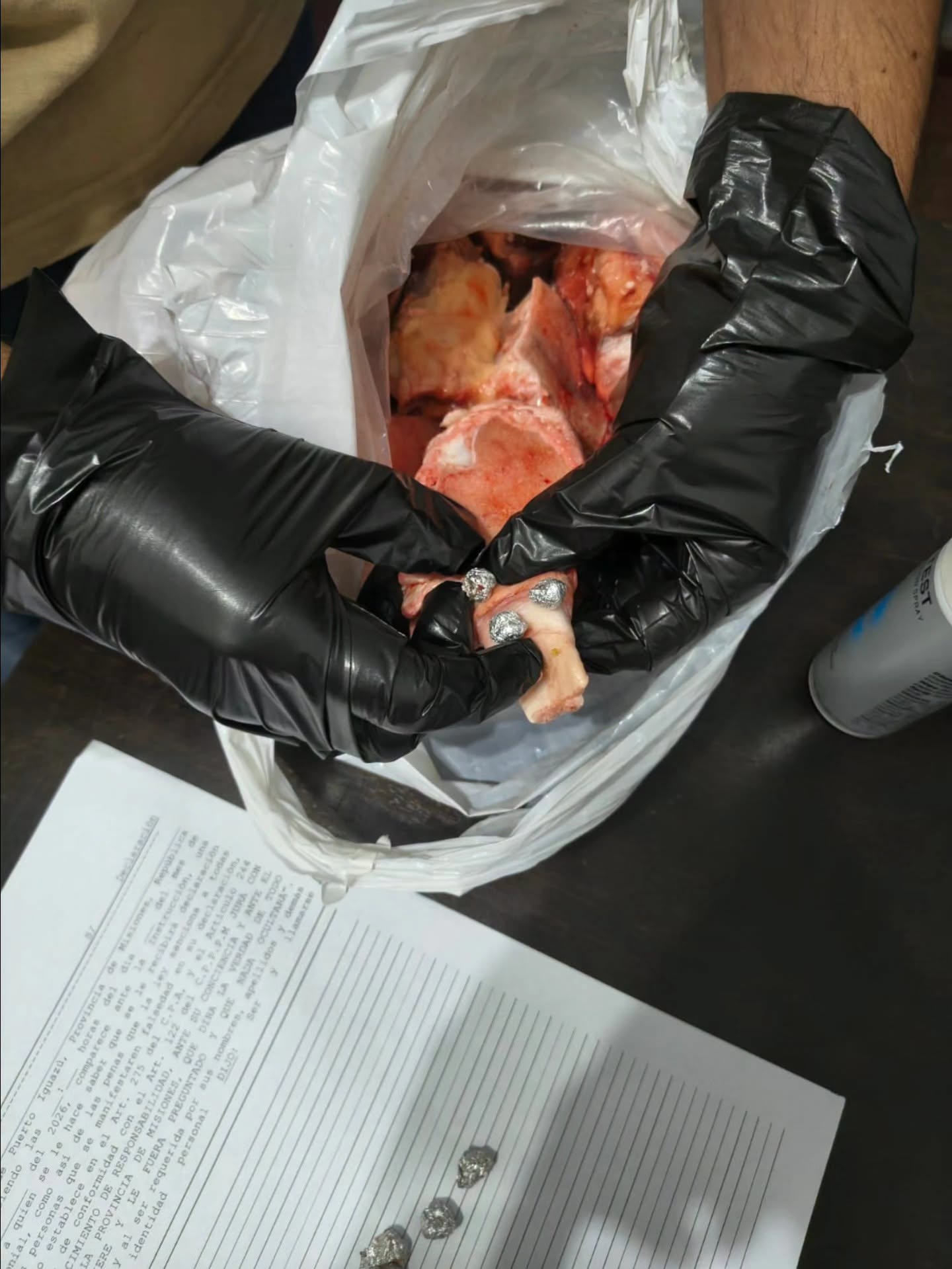 Iguazú: intentaron ingresar cocaína escondidas en la carne para el guiso y hielo para el tereré