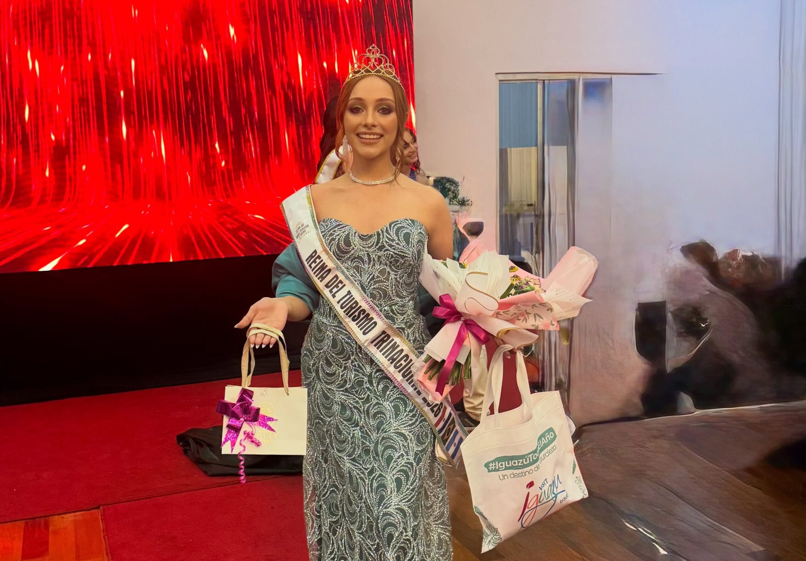 Argentina retuvo la corona del concurso de belleza Trinacional de Reinas de Turismo