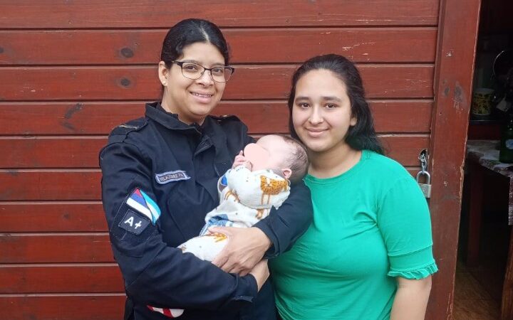 Mujer policía salvo a su hijo y ella agradeció con una emotiva carta 