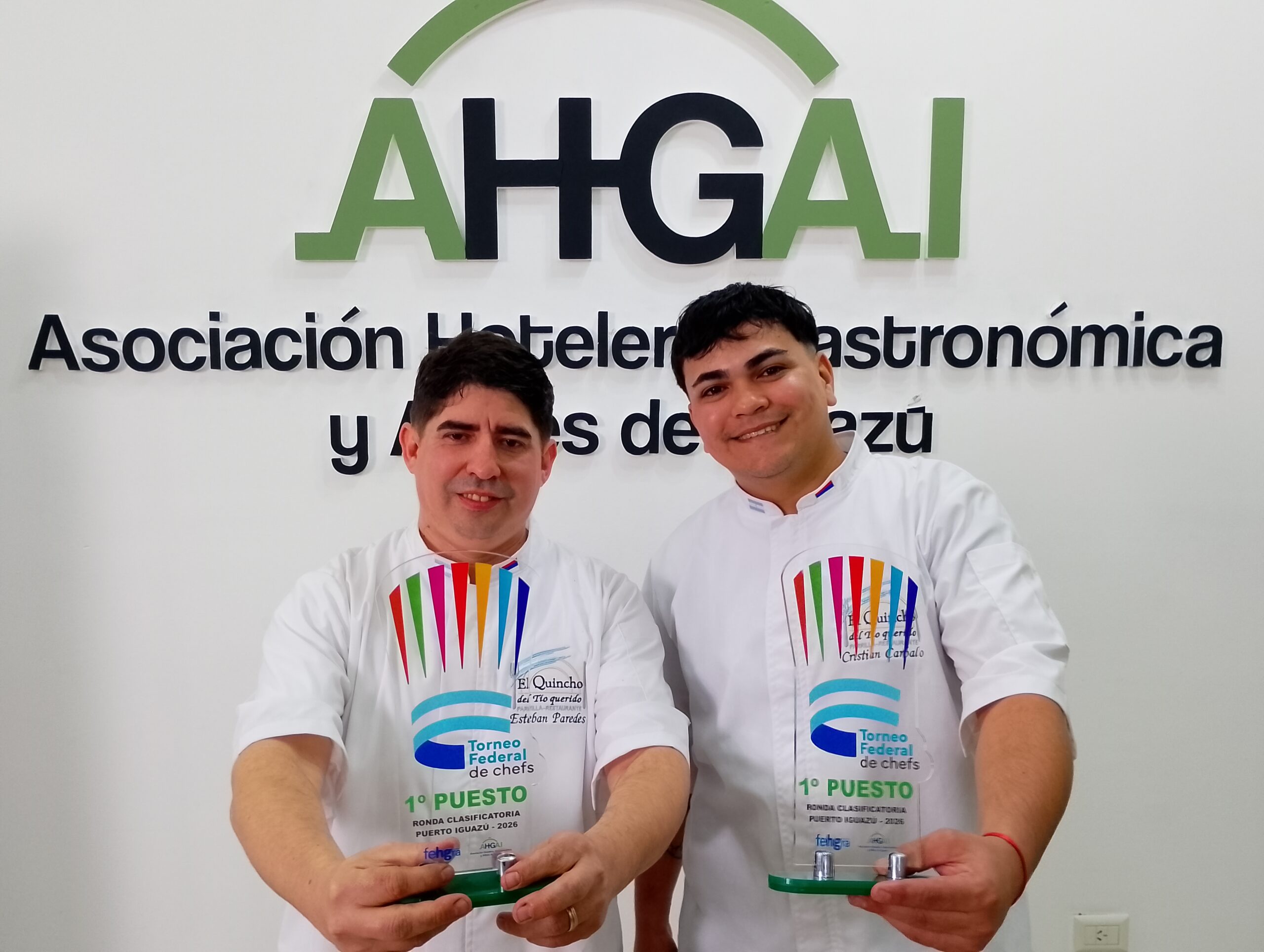Esteban Paredes y su ayudante Cristian Nahuel Carballo representarán a Iguazú en el torneo nacional de Cheff