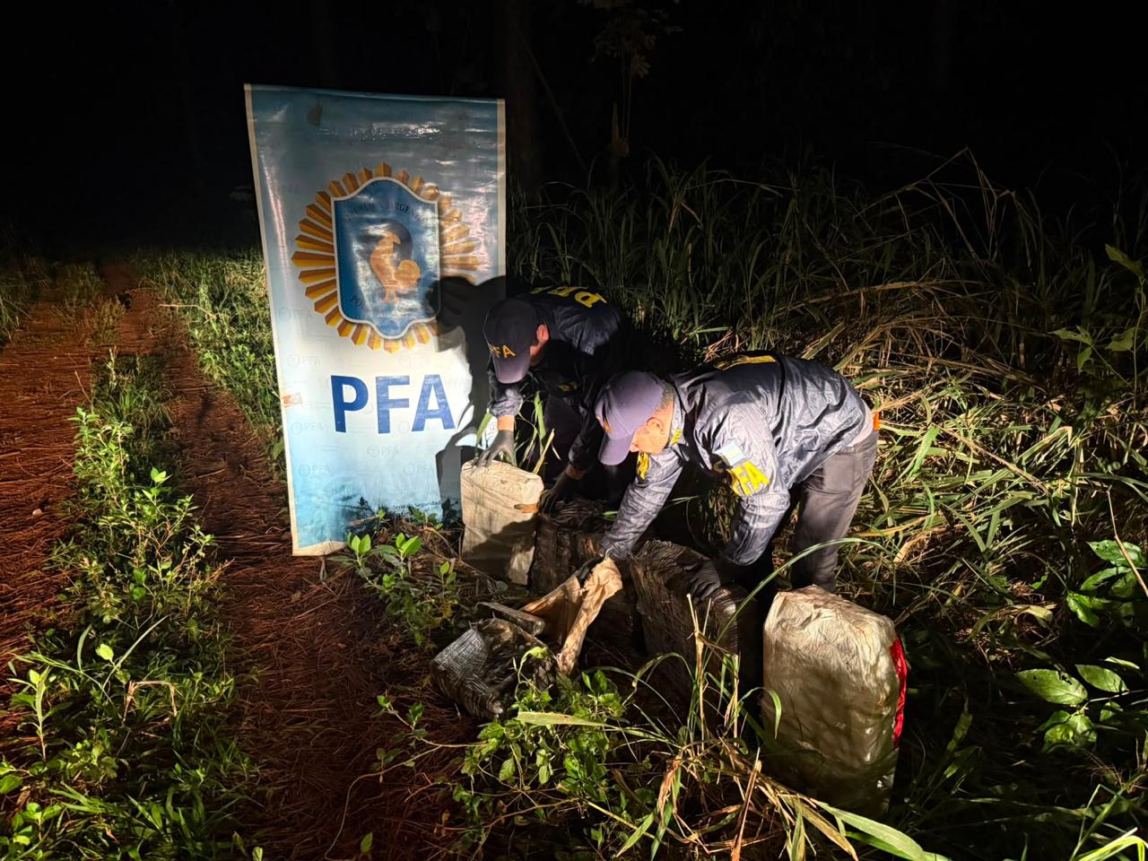 Puerto Esperanza: Conductor de dio a la fuga y habría descartado casi 100 kilos de marihuana