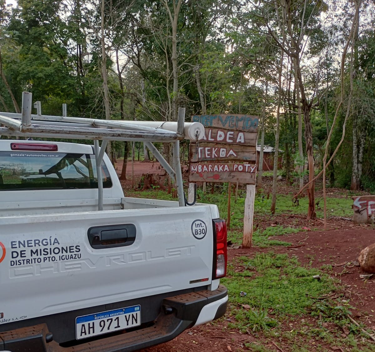 Finalizan el nuevo tendido eléctrico para la comunidad Mbaraka Poty de Iguazú
