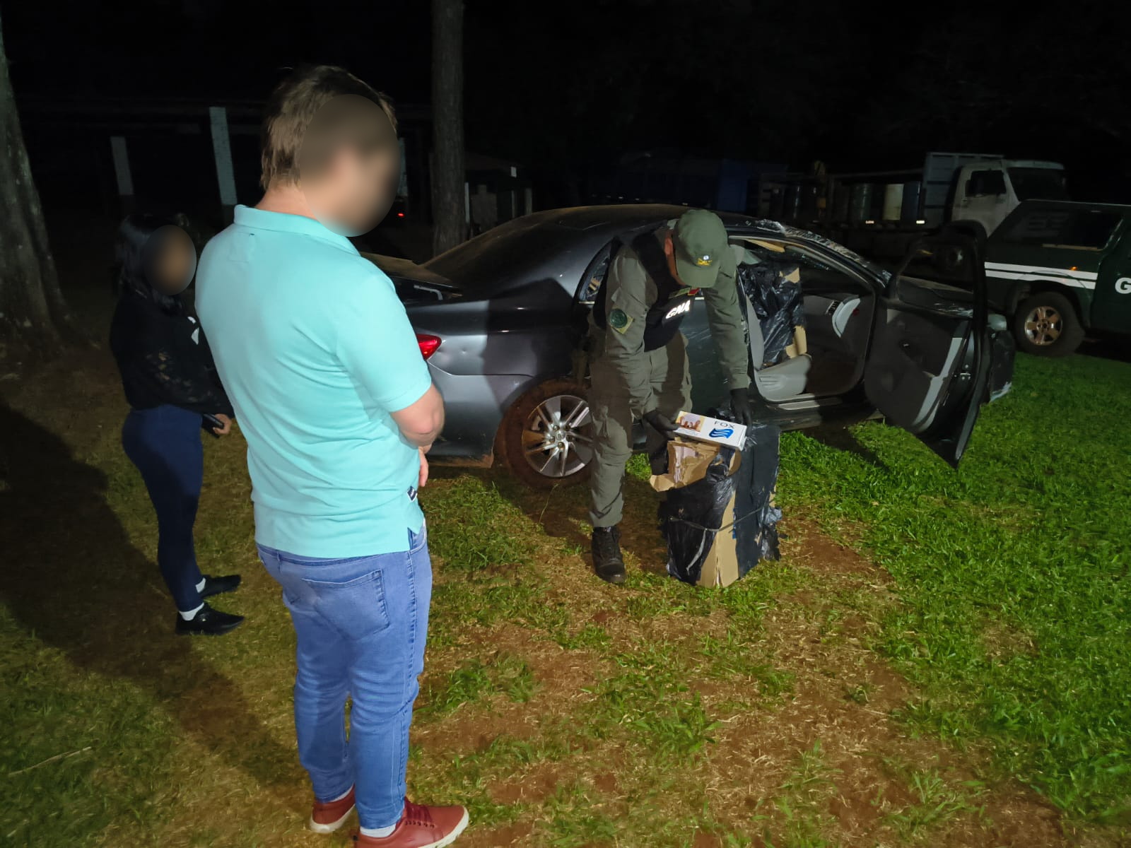 Dos vehículos evadieron a efectivos de Gendarmería, uno de ellos chocó el conductor fue detenido
