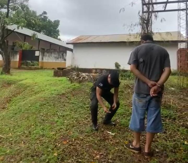 Puerto Libertad: Atraparon a un dealer con “pedra” en inmediaciones de una escuela