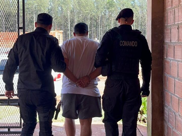 Obtuvo fotos íntimas, la amenazó con publicarlas y fue detenido tras una investigación policial