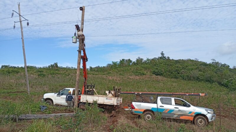 Energía de Misiones reconstruye a nuevo los tendidos afectados por el temporal