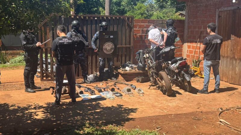 Allanaron un taller por una moto robada, encontraron otros rodados y más de un kilo de marihuana
