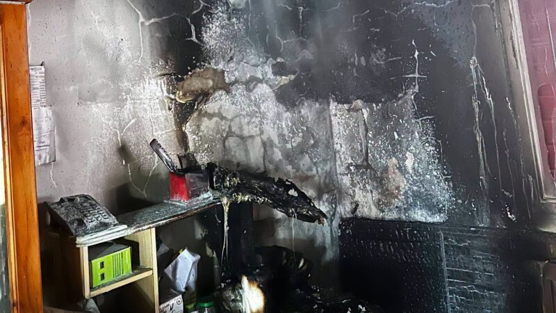 Encendió una vela y provocó un incendio en su vivienda en Puerto Iguazú