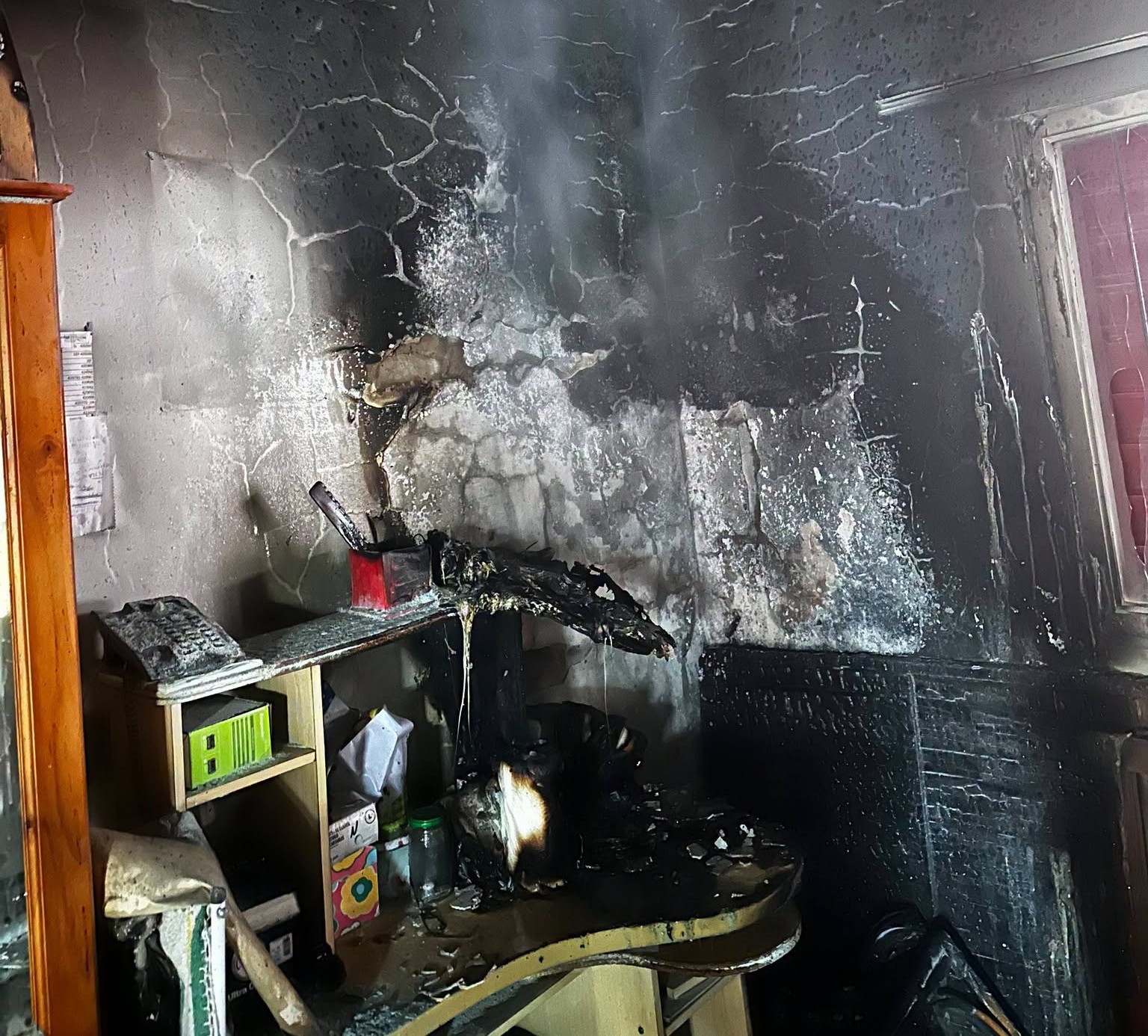 Encendió una vela y provocó un incendio en su vivienda en Puerto Iguazú