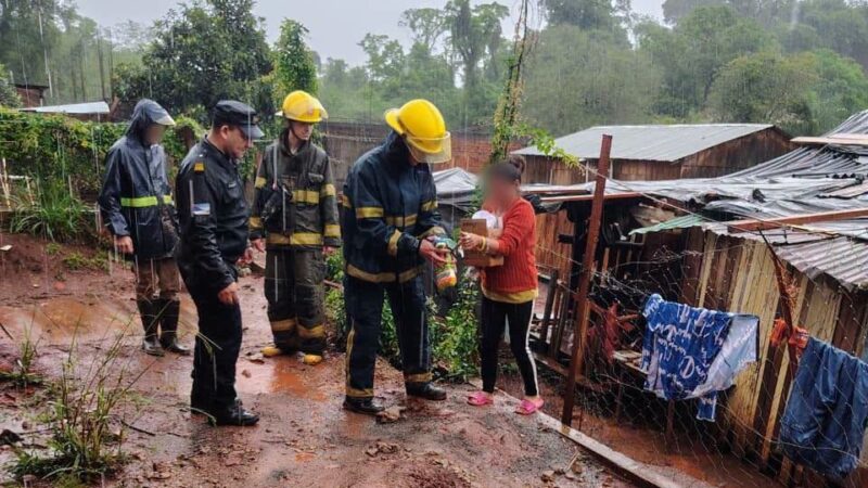 Ya son 8 las familias evacuadas en Puerto Iguazú por la crecida de los ríos