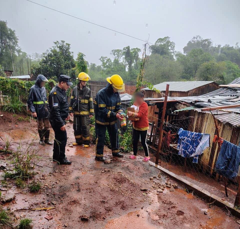 Ya son 8 las familias evacuadas en Puerto Iguazú por la crecida de los ríos