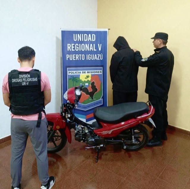 Atraparon a un joven de 19 años circulando en una moto robada