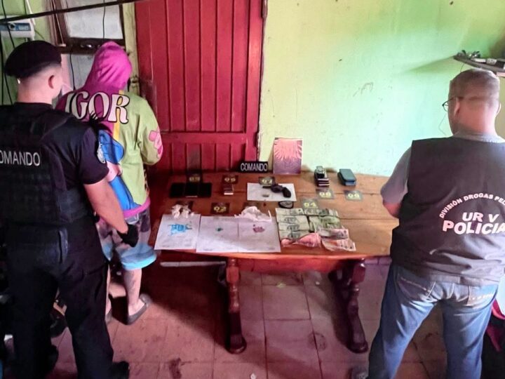 Allanaron una vivienda por un robo y detuvieron a un hombre por presunta venta de drogas