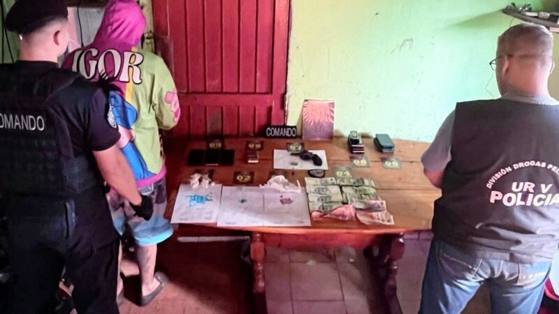 Allanaron una vivienda por un robo y detuvieron a un hombre por presunta venta de drogas