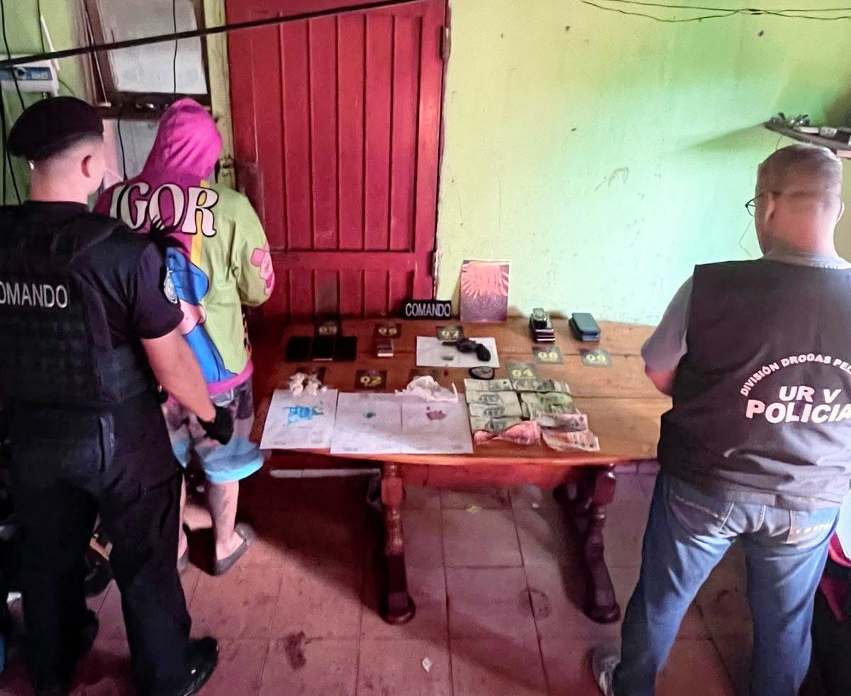 Allanaron una vivienda por un robo y detuvieron a un hombre por presunta venta de drogas