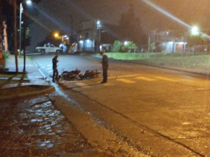 Dos motociclistas resultaron gravemente heridos tras un choque frontal en Puerto Iguazú