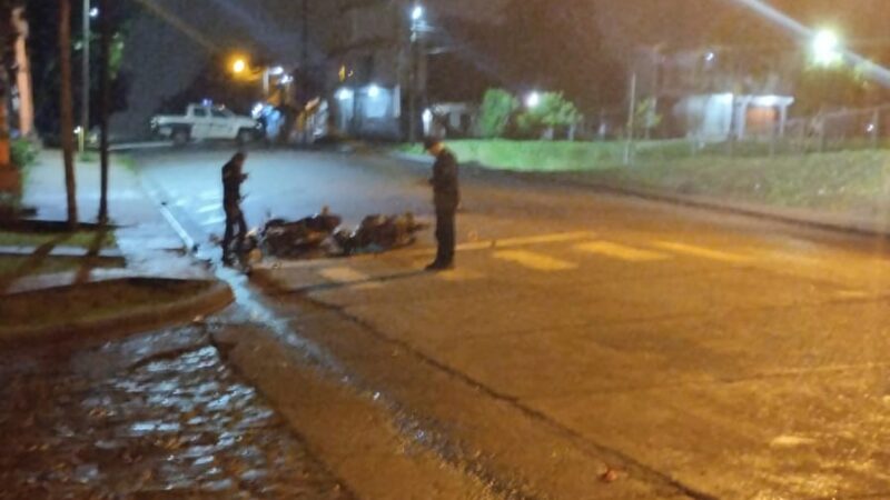 Dos motociclistas resultaron gravemente heridos tras un choque frontal en Puerto Iguazú