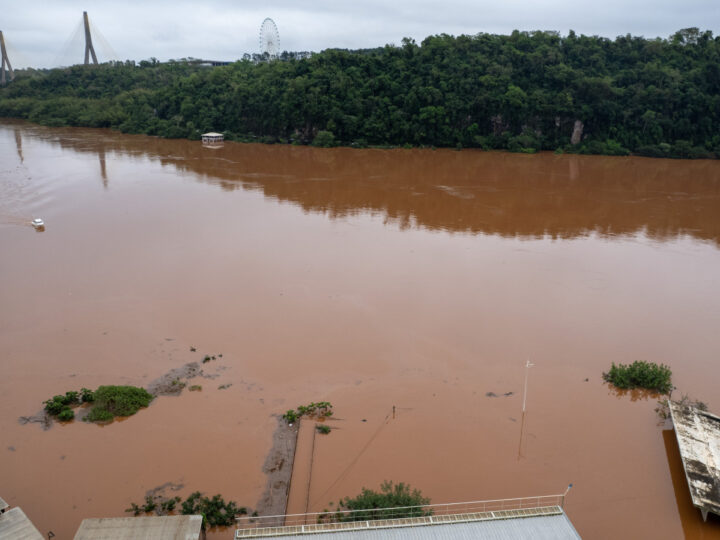 Los ríos Iguazú y Paraná en la triple frontera continúan bajando lentamente