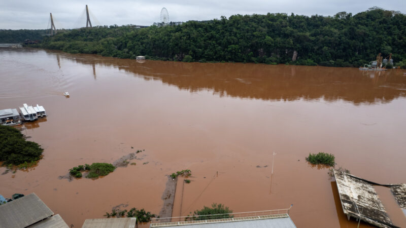 Los ríos Iguazú y Paraná en la triple frontera continúan bajando lentamente