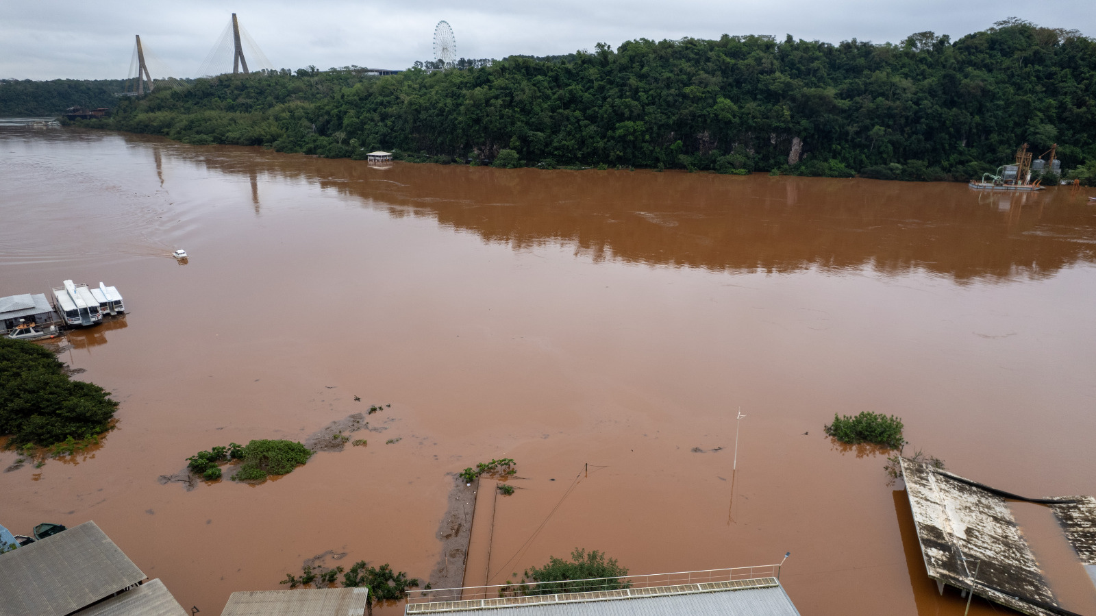 Los ríos Iguazú y Paraná en la triple frontera continúan bajando lentamente