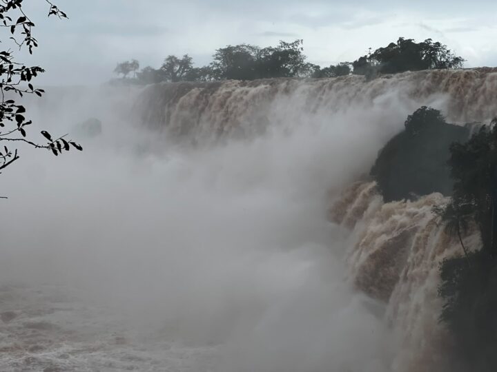 Este jueves las cataratas podrán ser vistas desde el circuito inferior