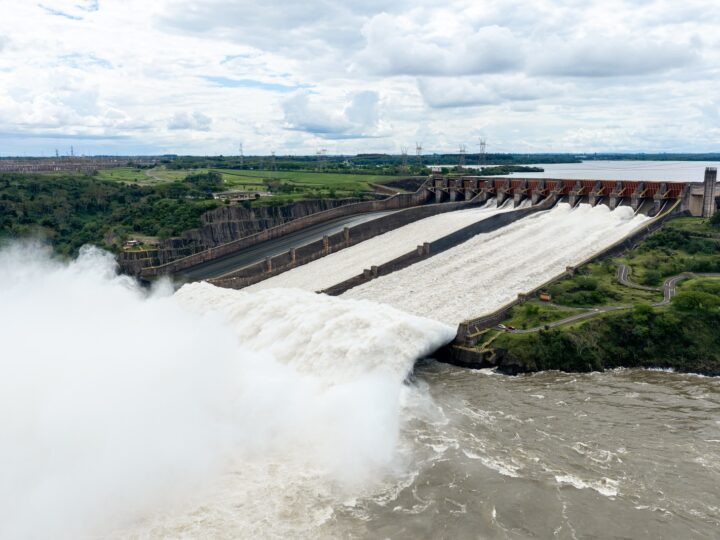 El rio Paraná muestra una leve tendencia de descenso