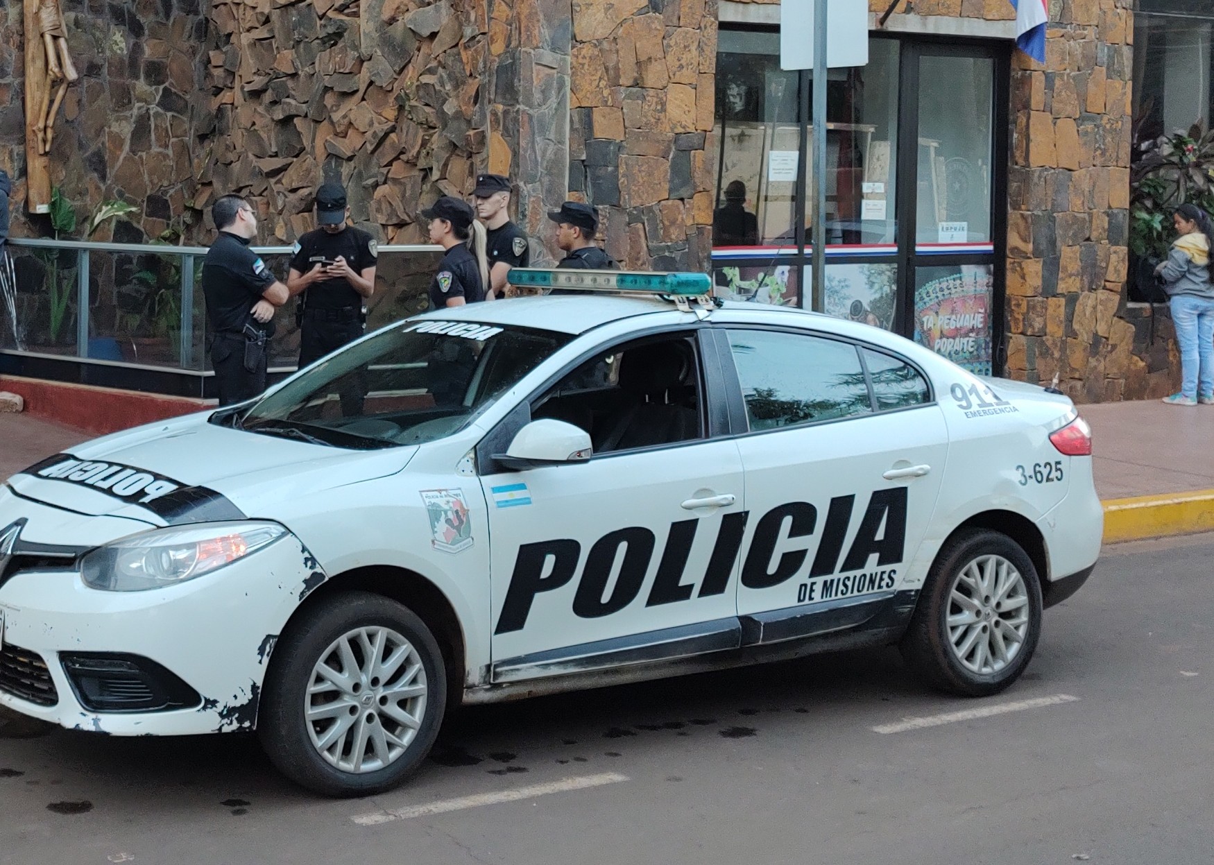 Detuvieron a un hombre que atacó con un machete a un supuesto robacables