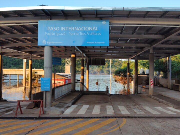 Iguazú: El paso fronterizo Puerto Iguazú-Tres fronteras está cerrado
