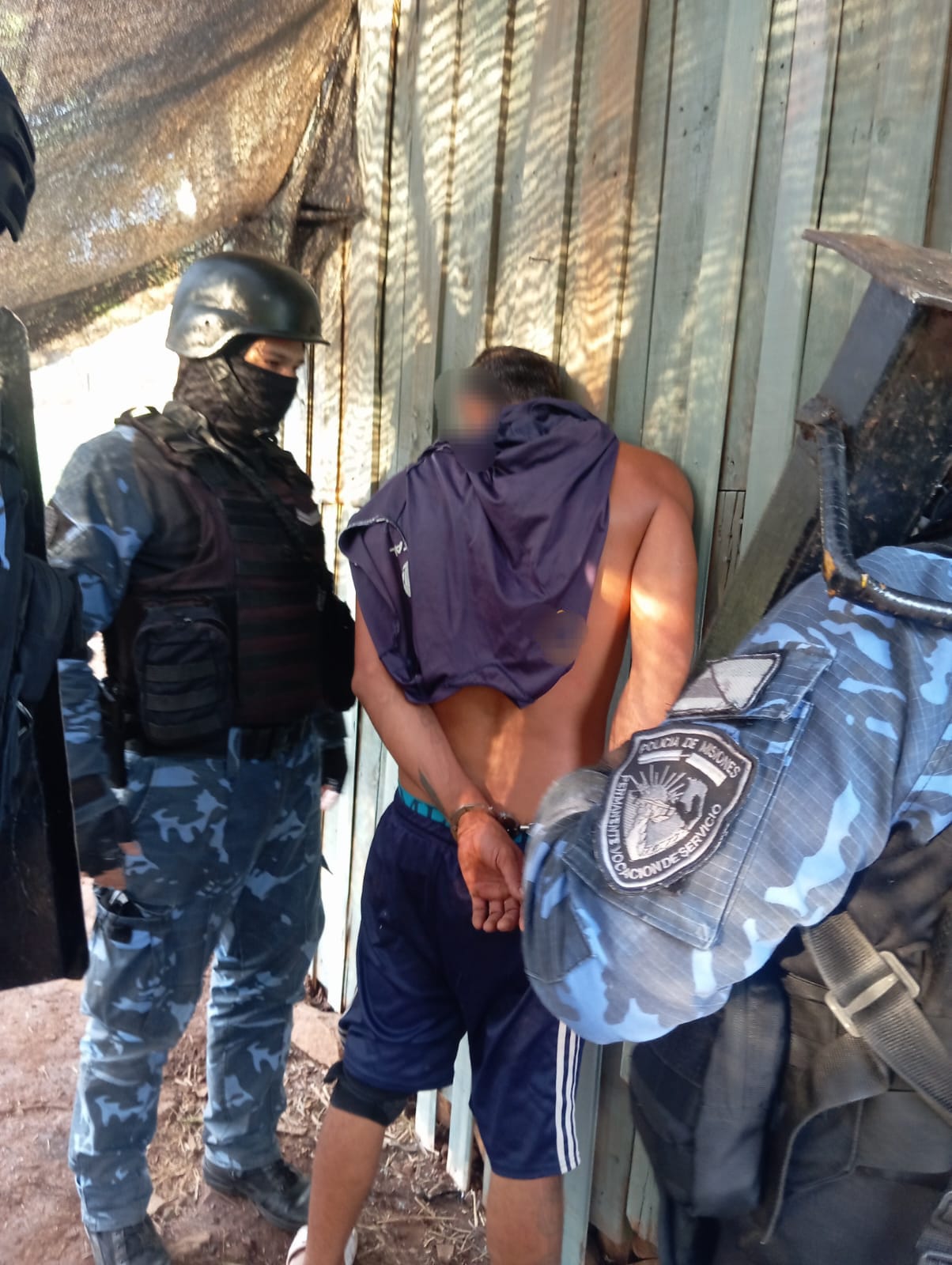 Detuvieron al padre de una adolescente, acusado de agredirla con una silla