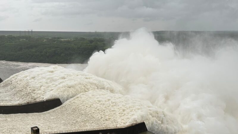 Itaipú abrió otra compuerta del vertedero este martes