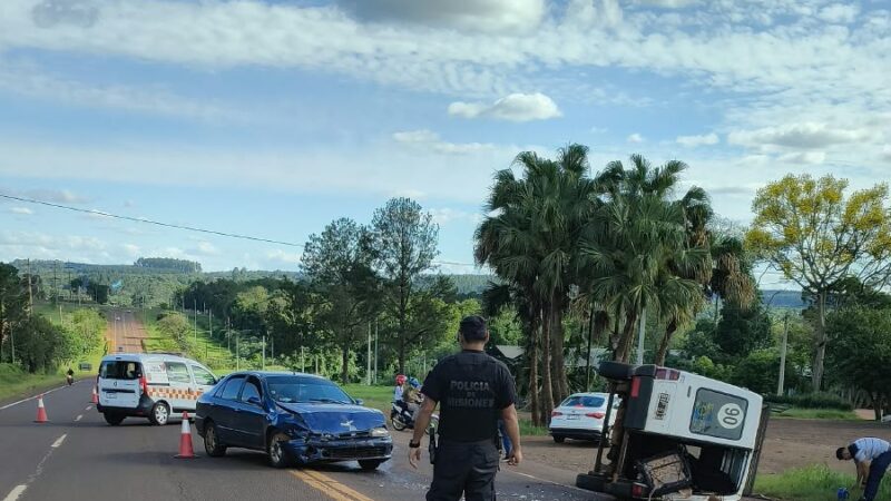 Utilitario volcó tras un choque en Wanda