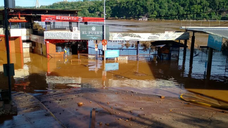 Los ríos bajan lentamente en la triple frontera y el puerto continúa cerrado