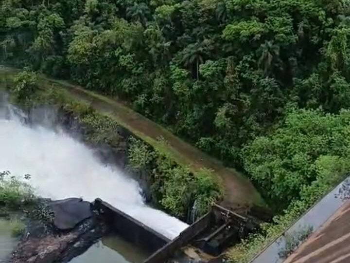 La represa Urugua-í abrió el descargador de fondo ante las copiosas precipitaciones previstas