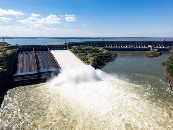 Itaipu debió abrir nuevamente un vertedero 16 horas después de realizar el cierre