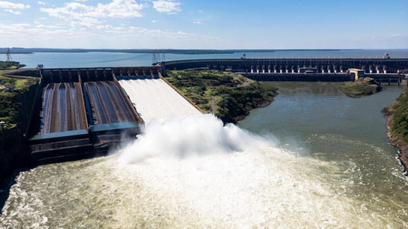 Itaipu debió abrir nuevamente un vertedero 16 horas después de realizar el cierre