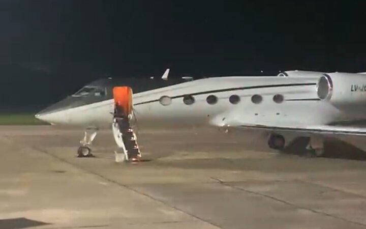 El polémico avión de Baires Fly despegó rumbo a Guayaquil Ecuador